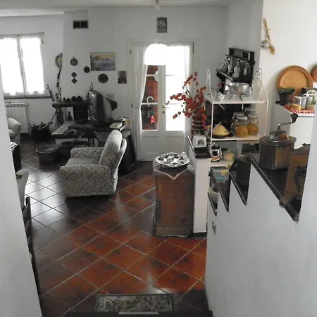 Casa Emilia Cinque Terre Carro